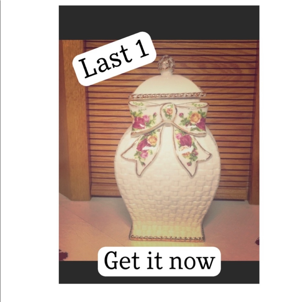 Royal Albert Old Country Roses Cookie Jar